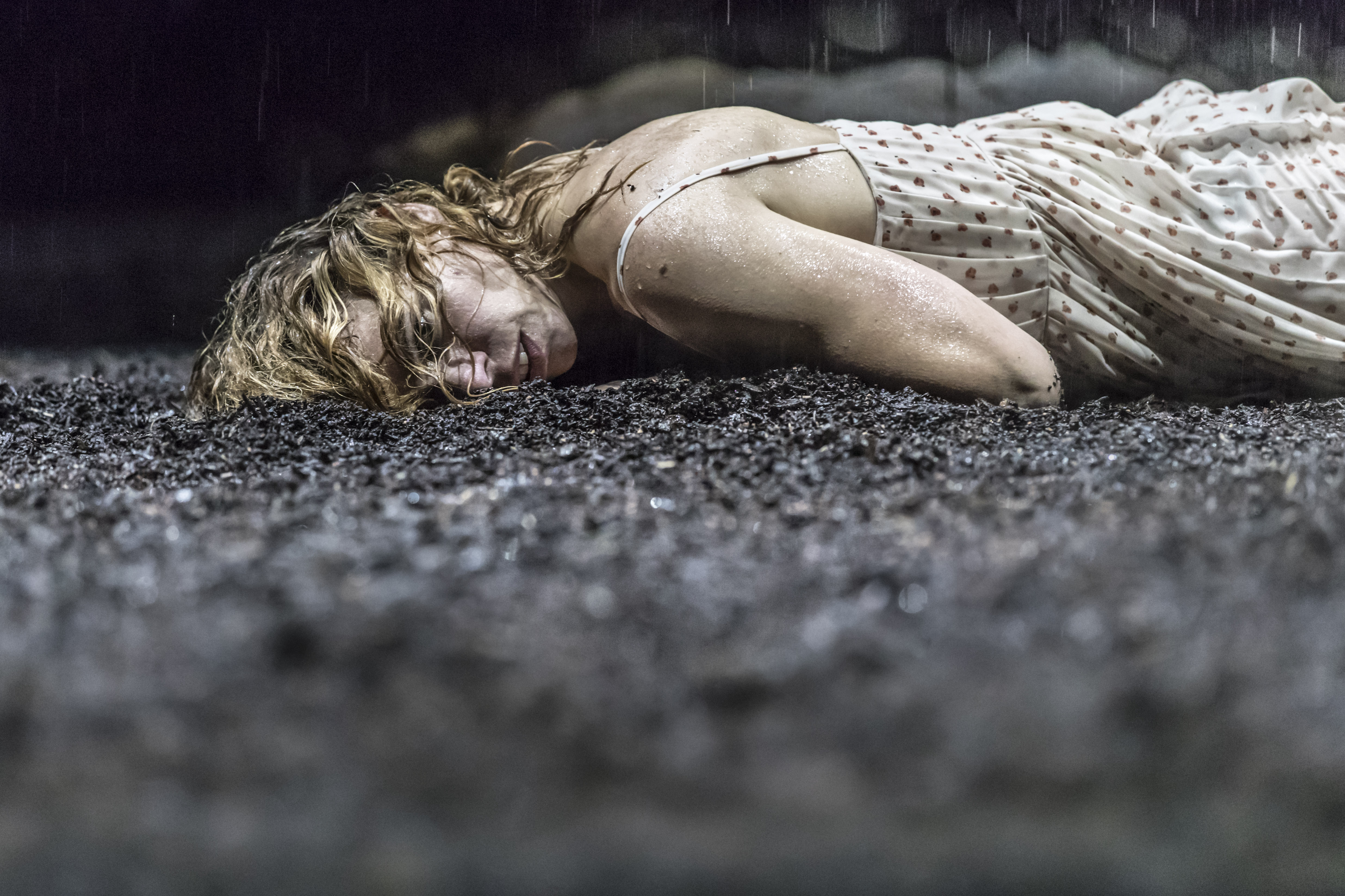 billie-piper-her-in-yerma-at-the-young-vic-photo-by-johan-persson