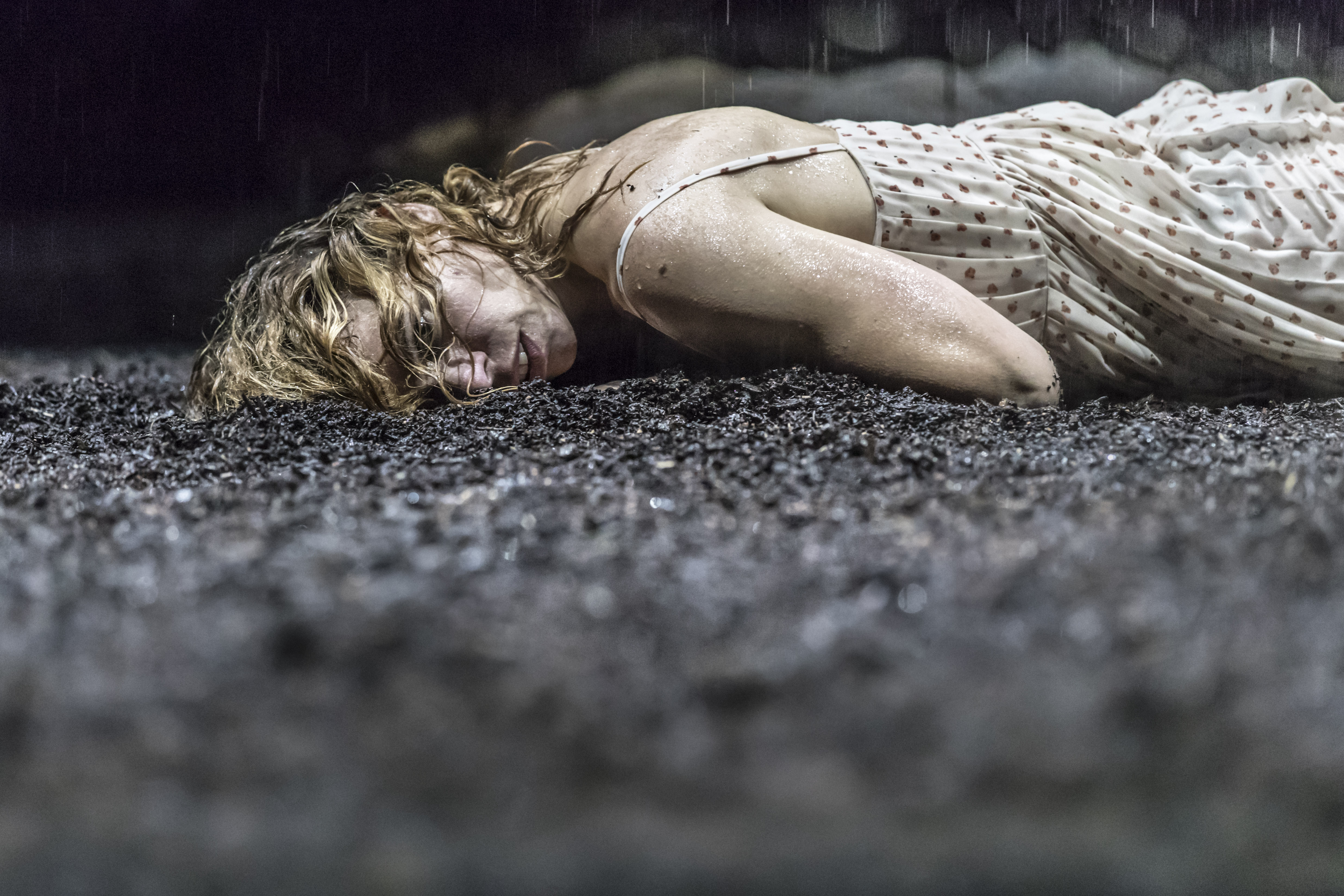 Billie Piper (Her) in Yerma at the Young Vic. Photo by Johan Persson