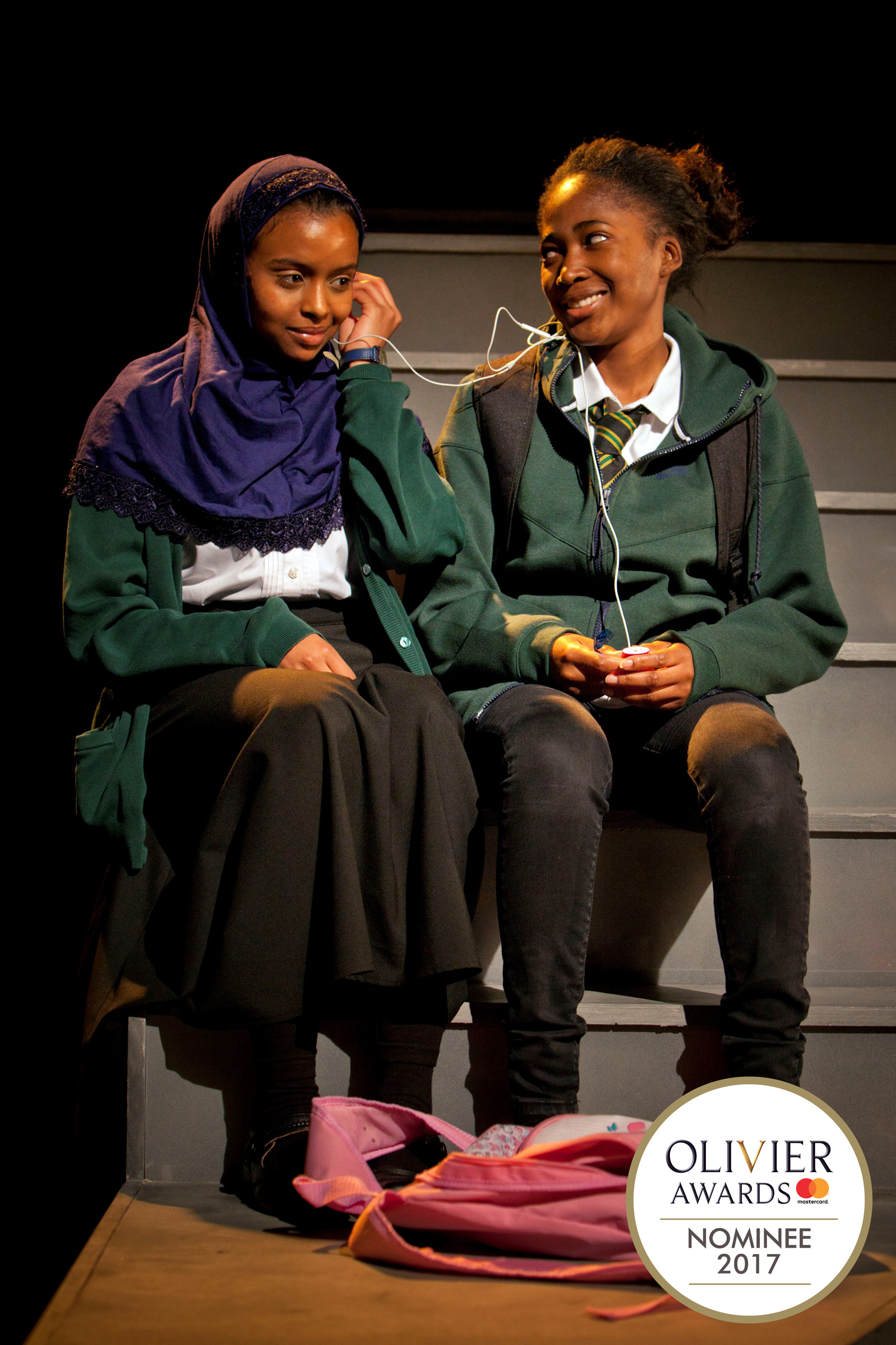 tsion-habte-iqra-and-adelayo-adedayo-muna-in-cuttin-it-at-the-young-vic-david-sandison-7-oliviernom