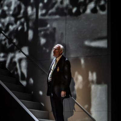 John Hodgkinson in Best of Enemies at Noël Coward (c) Johan Persson