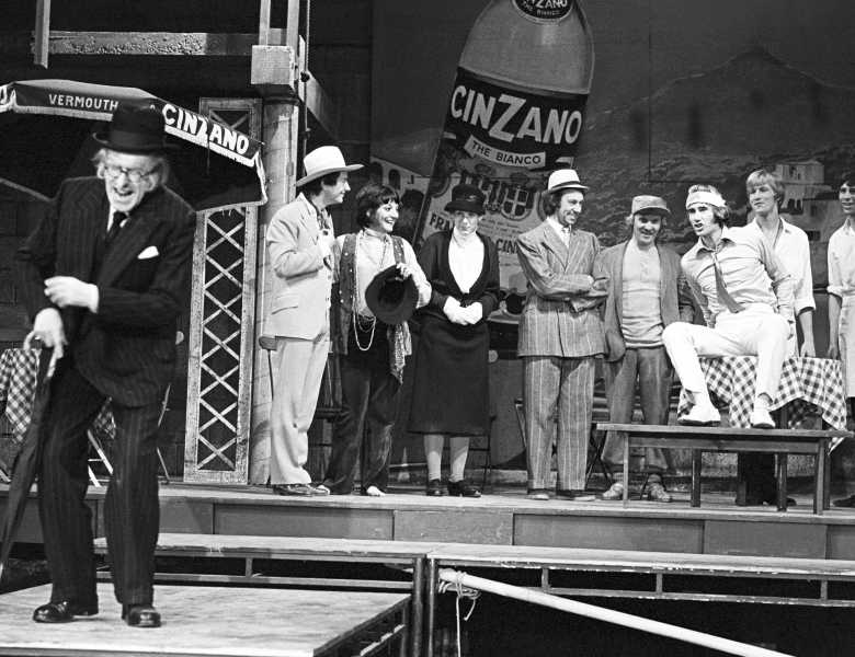 SCAPINO adapted by Jim Dale & Frank Dunlop from 'Les Fourberies de Scapin' by Moliere 1970 (c) Donald Cooper - Photostage