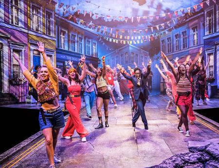 Community chorus of Twelfth Night at the Young Vic 
